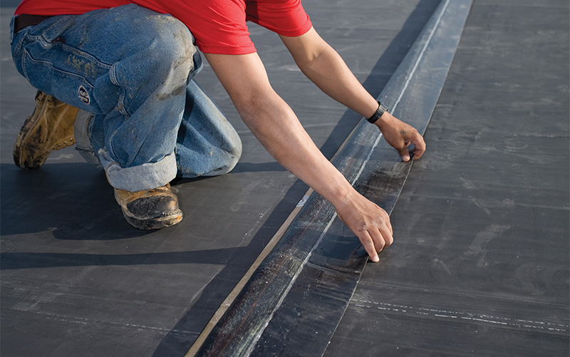 Chantier Bassin : Etanchéité EPDM et géotextile 